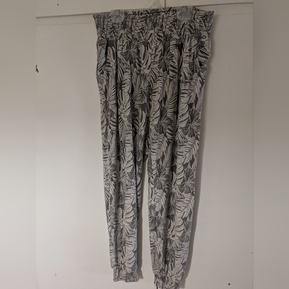 Pact Organic Cotton Green And White Leaf Print Joggers